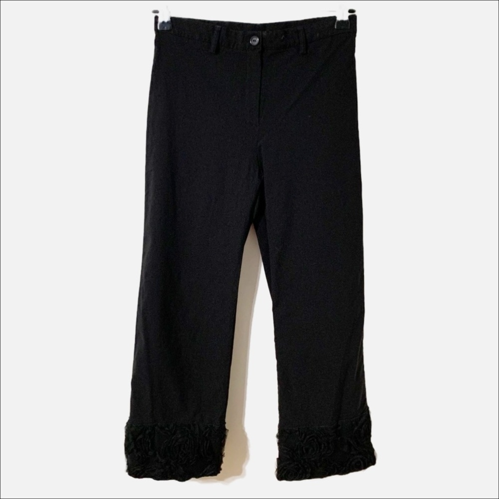 Nally & Millie Cropped Straight Leg Pants Floral Ribbon Cuff Flat Front Black ⬛️